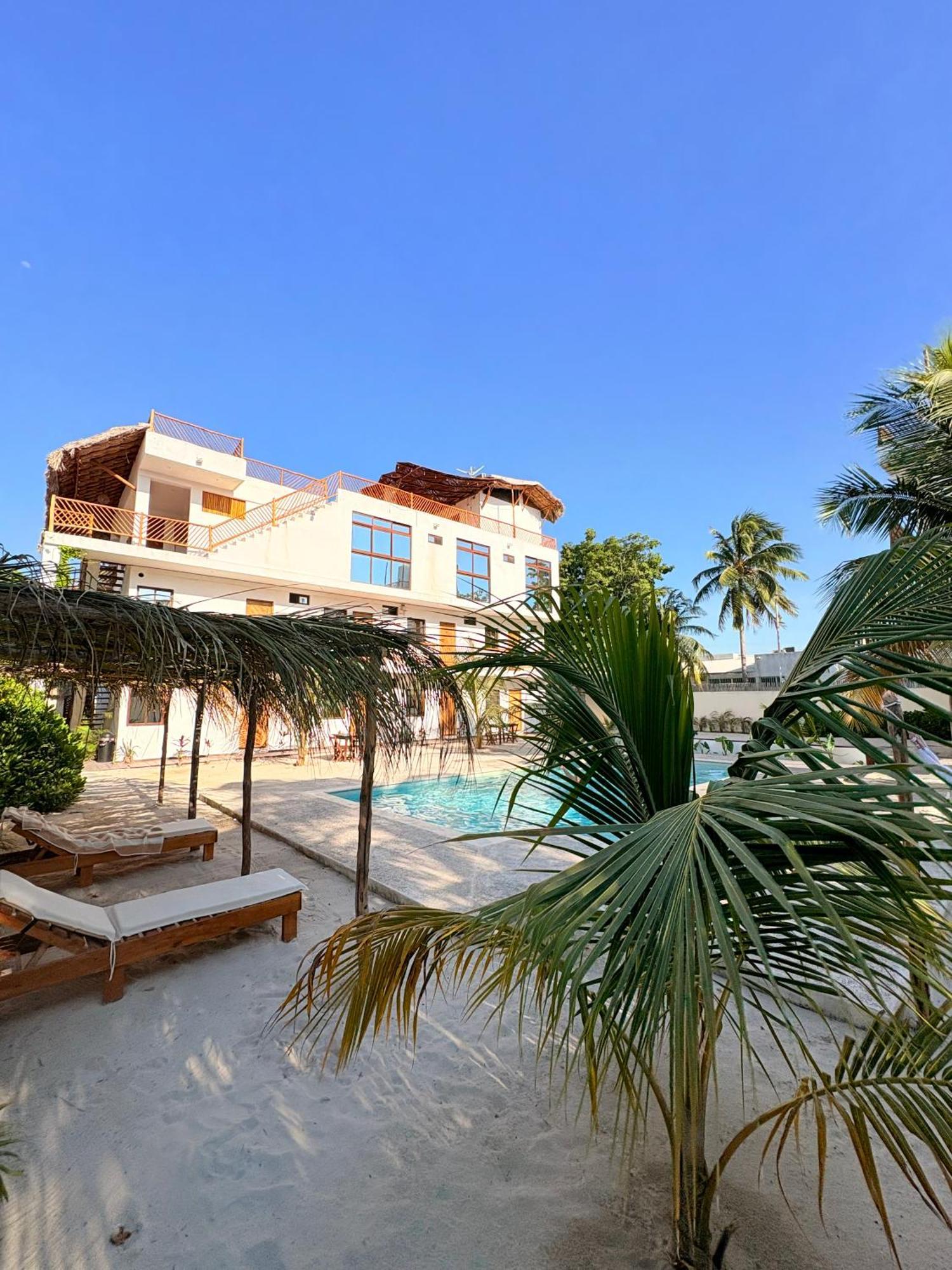 Mexhe Hotel إل كويو المظهر الخارجي الصورة